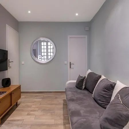 Authentic Old Town, Separate Bedroom, Ac Apartment *