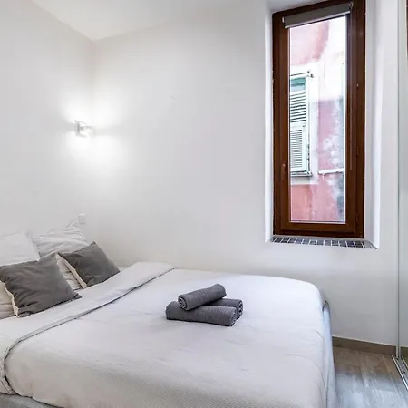 Authentic Old Town, Separate Bedroom, Ac Nice