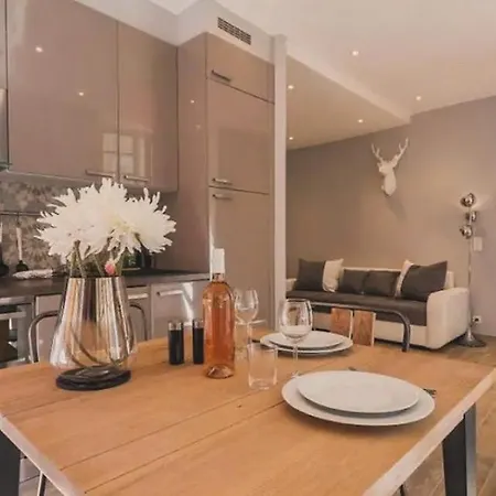 Authentic Old Town, Separate Bedroom, Ac Apartment