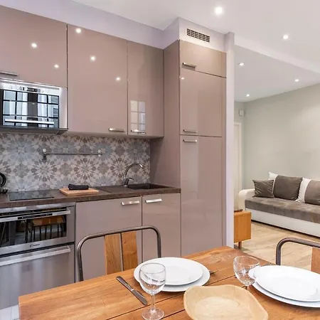 Appartement Authentic Old Town, Separate Bedroom, Ac
