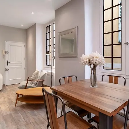 Authentic Old Town, Separate Bedroom, Ac شقة