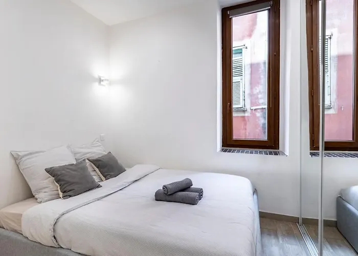 Authentic Old Town, Separate Bedroom, Ac Nice